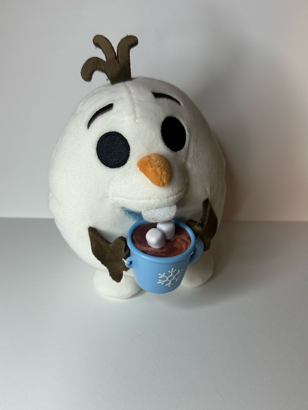 Olaf Disney snackles Plush with Hot Cocoa - frozen